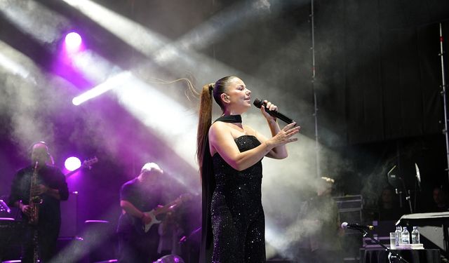 Kahramanmaraş Ağustos Fuarı’nda Merve Özbey Rüzgarı Esti