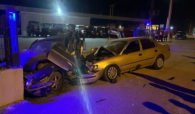 Otomobil Park Halindeki Araca Çarptı: 1 Yaralı