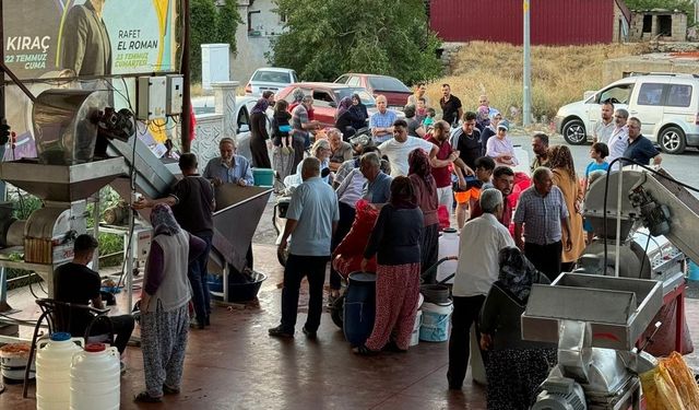 Afşin'de Kış Hazırlıkları Başladı: Salça Yapımına Yoğun İlgi