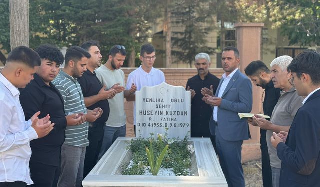 Ülkü Ocakları Afşin İlçe Başkanlığı, Ülkücü Şehit Hüseyin Kuzdan’ı Kabri Başında Andı