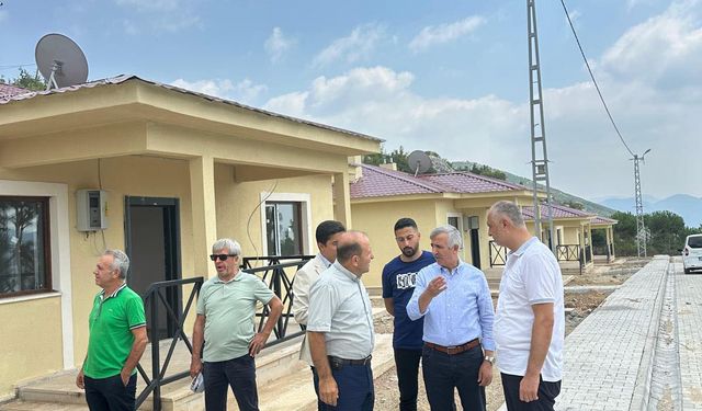 Vali Ünlüer, Andırın’daki Çelik Köy Evlerini Yerinde İnceledi