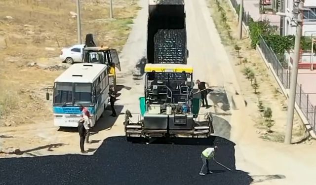 Yeşilyurt Mahallesi’nde Sıcak Asfalt Çalışmaları Devam Ediyor