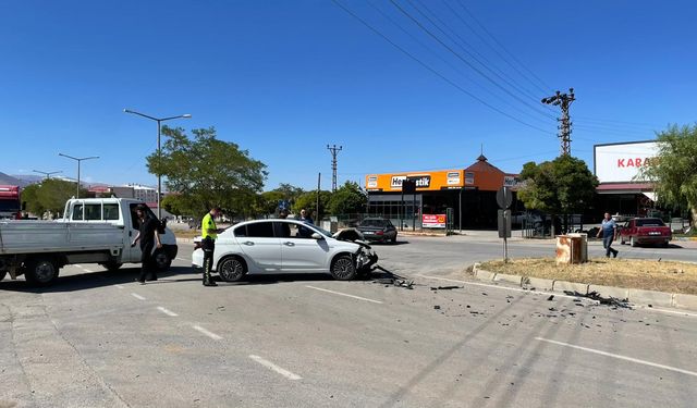 Afşinbey Caddesi’nde Trafik Kazası Meydana Geldi