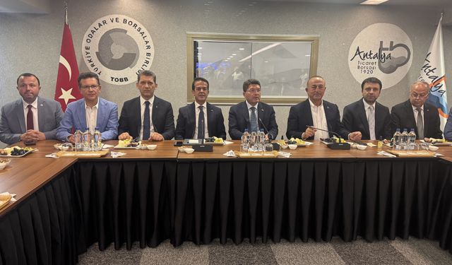 Adalet Bakanı Tunç, Antalya Ticaret Borsasını ziyaret etti