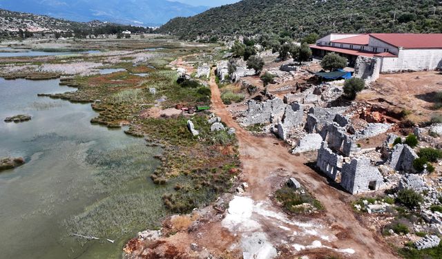 Akdeniz'in en büyük antik limanlarından Andriake'de dönem ticaretinin izleri ortaya çıkarılıyor