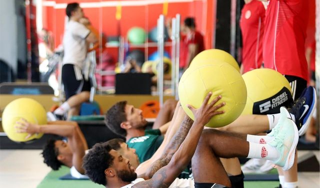 Antalyaspor, günü çift idmanla tamamladı