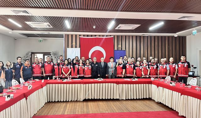 Burdur'da ilk akreditasyonlu arama kurtarma ekibine armaları takdim edildi
