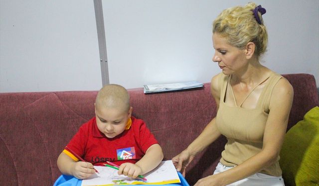 Kanserle mücadeleyi oğlunda kazanan anne kendi savaşında da galip gelmek istiyor