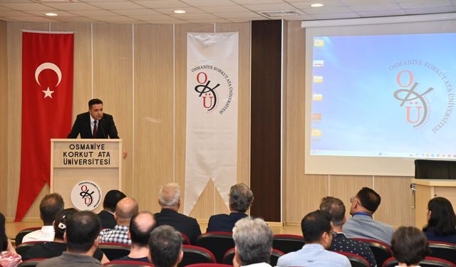 Mersin'de hafriyat kamyonu apartmanın balkonuna çarptı