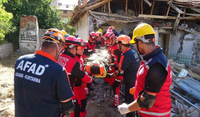 Burdur’da deprem tatbikatında gerçeğini aratmayan görüntüler yaşandı