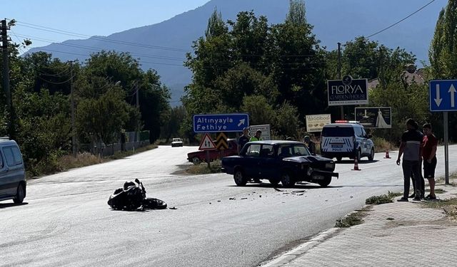 Gölhisar’da motosiklet ile otomobil çarpıştı: 1 yaralı