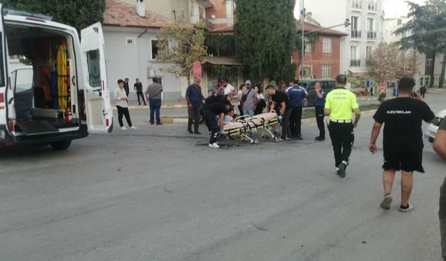 Isparta’da hafif ticari araçla motosiklet çarpıştı: 1 yaralı