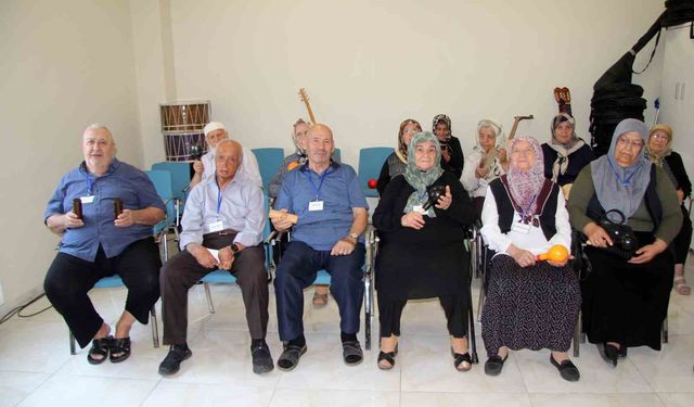 Alzeymir hastaları sosyal hayata katılıyor