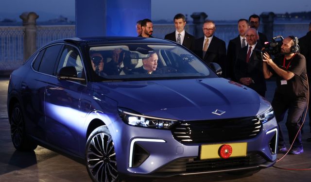 Cumhurbaşkanı Erdoğan’a, TOGG’un yeni modeli T10F hediye edildi