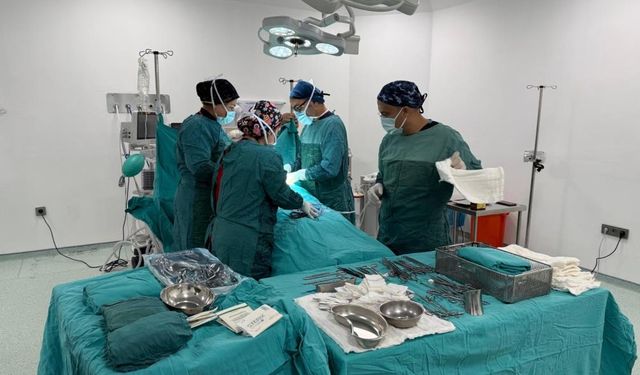 Deprem Sonrası Yeniden Yapılan Nurhak Devlet Hastanesi’nde İlk Ameliyat