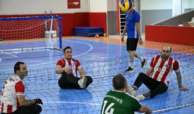 Depremde Bacağını Kaybetti, Voleybolla Hayata Tutundu