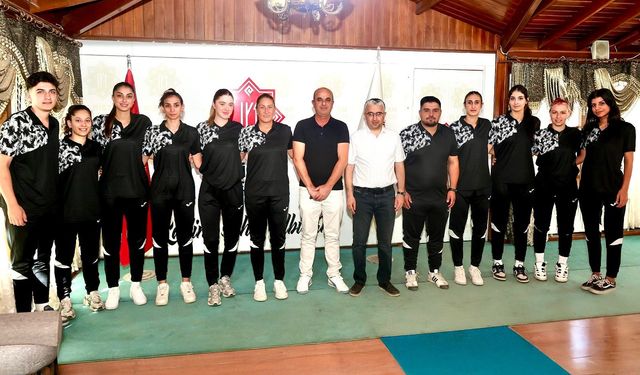 Elbistan Kadın Voleybol Takımı'ndan Başkan Erkan Gürbüz’e Ziyaret