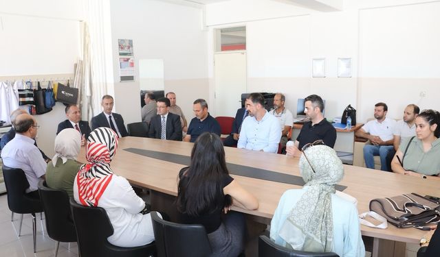 Millî Eğitim Müdürü Baydur'dan Beylerbeyi Ortaokulu’nda Görevli Öğretmene Ziyaret