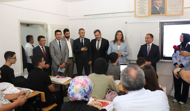 Nazlı Ceyhan Balduk Kurtul’dan Eğitime Destek Ziyareti