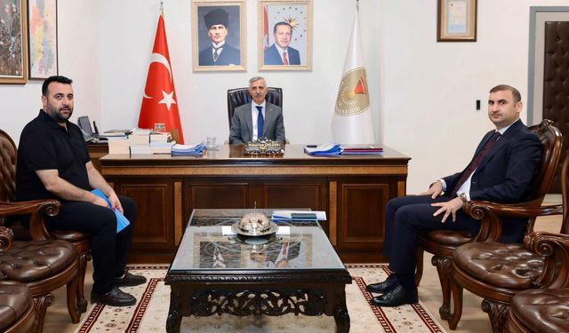 Vali Ünlüer, Gençlik ve Spor İl Müdürü Yasin Özdemir ve KYK Yurtları Müteahhidi Diyadin Özkan’ı Makamında Ağırladı