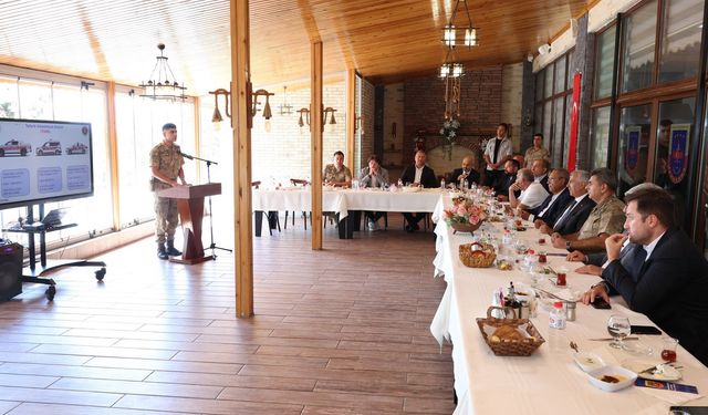 Vali Ünlüer, Jandarma Asayiş Vakfı Üyeleriyle Bir Araya Geldi