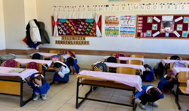 Afşin’de Okullarda Deprem Tatbikatı Gerçekleştirildi