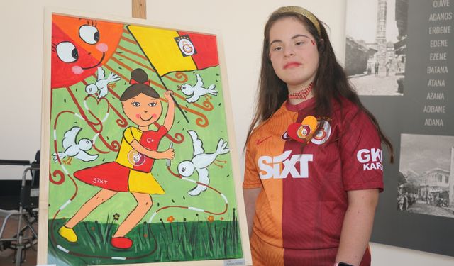 Adana'da özel gereksinimli çocukların 'Galatasaray' temalı resimleri sergilendi