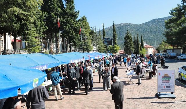 AK Parti Akseki teşkilatından Filistin yararına düzenlenen kermese destek