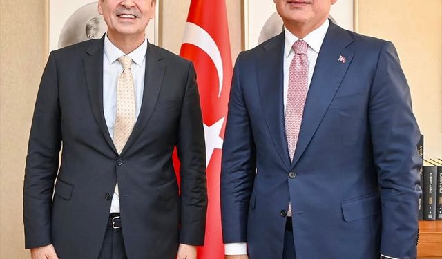 Bakan Ersoy, Antalyaspor Başkanı Perçin'i kabul etti