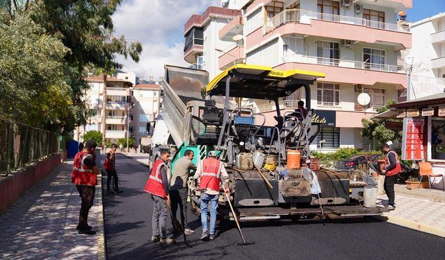 Finike'de sıcak asfalt çalışması yapıldı