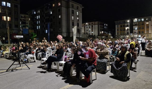'Gezen Sinema Tırı' Hatay'da sinemaseverlerle buluştu