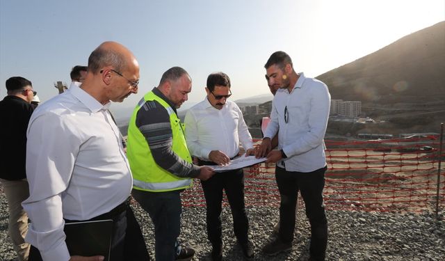 Hatay'da afet konutları ve ticaret merkezlerinin yapımı sürüyor