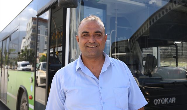 Hatay'da otobüs şoförü aracında unutulan poşetteki 103 bin lirayı sahibine teslim etti