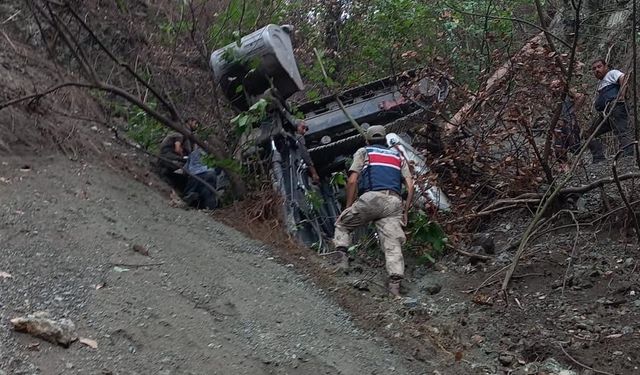 Hatay'da toprak kayması sonucu uçuruma yuvarlanan kepçenin operatörü öldü