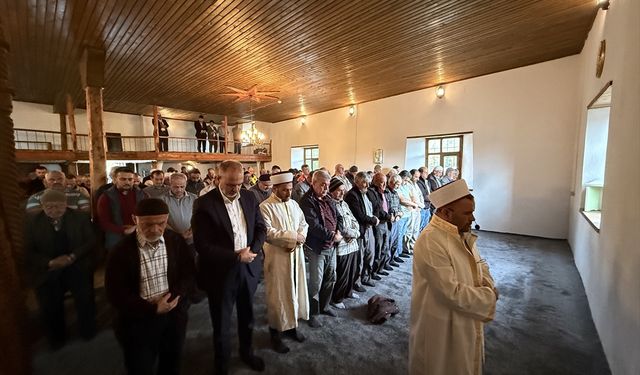 Isparta'da Akkoca Camisi 60 yıl sonra yeniden ibadete açıldı