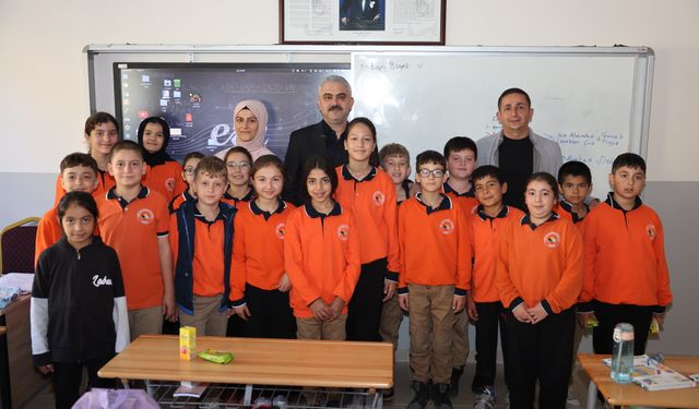 Pozantı Belediye Başkanı Avan sınıf başkanı seçilen öğrencinin vaadini gerçekleştirdi