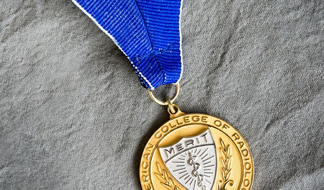 Prof. Dr. Banu Atalar'a Amerikan Radyoloji Koleji'den 'Onursal Üye' ödülü