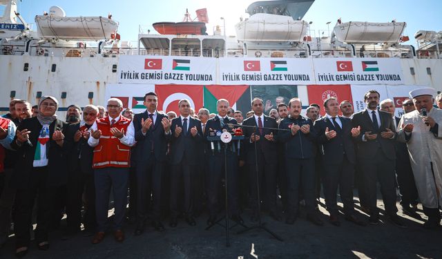 Türkiye'nin Gazze'ye umut taşıyan 17. 'İyilik Gemisi' Mersin Limanı'ndan uğurlandı