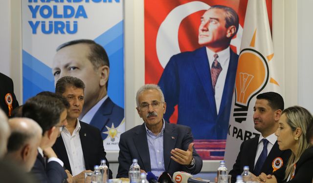 Ulaştırma ve Altyapı Bakanı Uraloğlu, AK Parti Elmalı ve Korkuteli ilçe teşkilatıyla buluştu