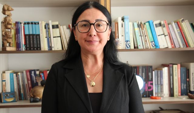 Üniversite öğrencileri sınav çıkışı topladıkları kalemlerle 15 binden fazla miniğin gönlünü fethetti