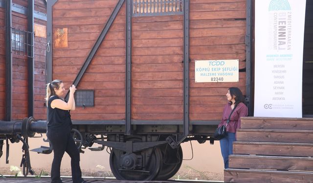 Yerli ve yabancı sanatçıları buluşturan '2. Akdeniz Bienali' Adana'da başladı