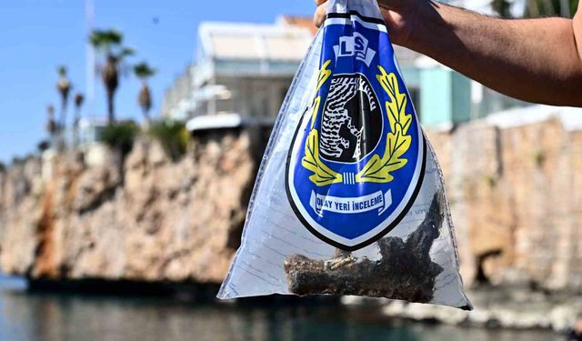 Antalya’da deniz dibinden oksitlenmiş tabanca ve 2 bisiklet çıktı