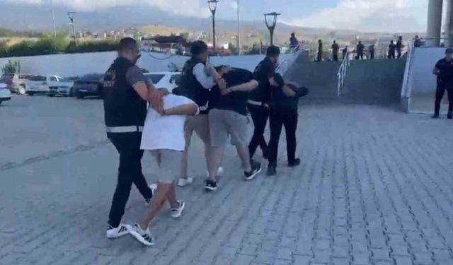 Arsuz’da kasten yaralama olayı şüphelisi 4 kişi yakalandı
