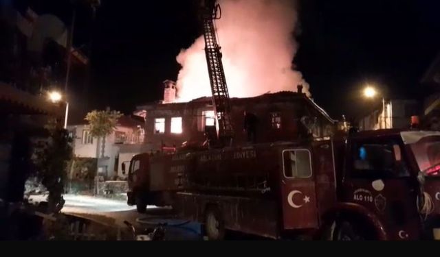 Burdur’da 2 katlı evde yangın