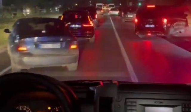Fermuar sistemiyle ambulansa yol verilmesi sosyal medyada gündem oldu