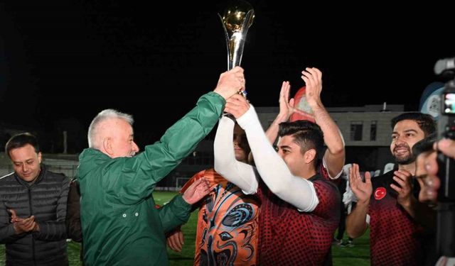 Isparta Belediyesi Kurumlararası Başkanlık Kupası’nı Emniyet Müdürlüğü kazandı