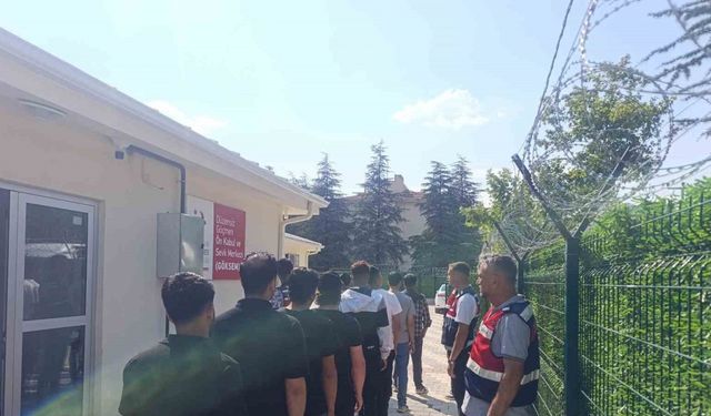 Isparta’da 81 yabancı uyruklu düzensiz göçmen yakalandı