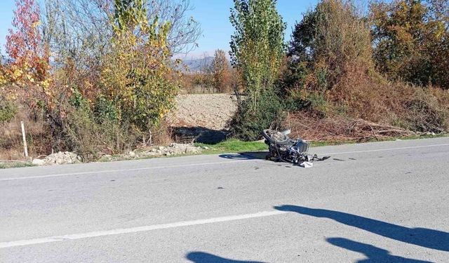 Otomobille çarpışan motosikletin sürücüsü hayatını kaybetti