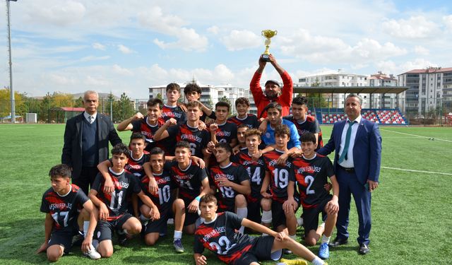 Final Maçı Nefes Kesti: Fen Lisesi Penaltılarda Şampiyon Oldu