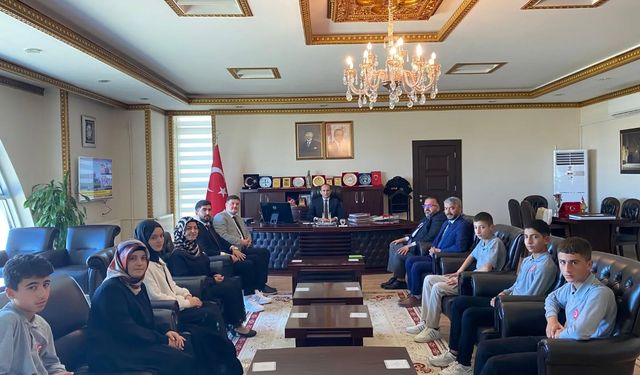 İlçe Müftüsü Gökçek ve Hafız Öğrencilerden Kaymakam Sarıdoğan’a Ziyaret